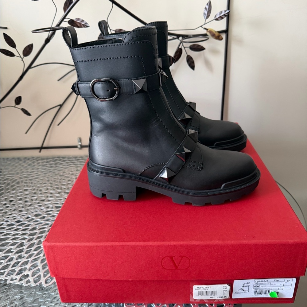 Valentino Garavani Roman Rockstud Black Leather Combat Boots size 37 US 7 NIB - Picture 12 of 16